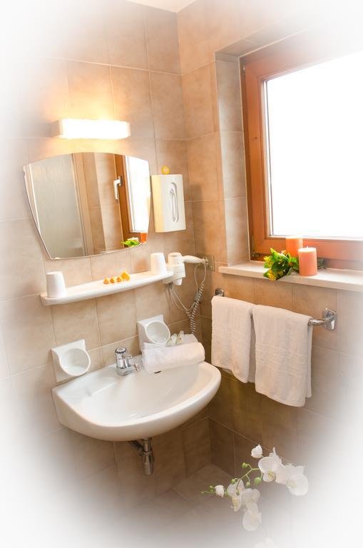 Hotel Felseneck St. Leonhard in Passeier Zimmer foto